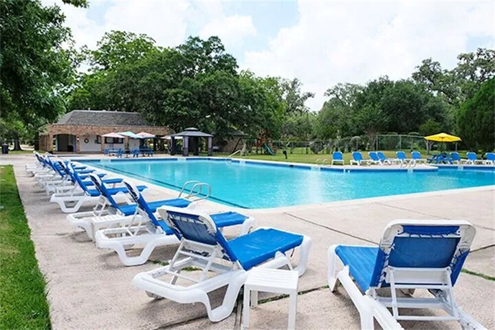Hotel with Pool