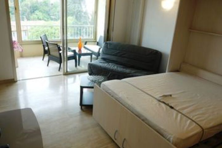 Room 14 of 22