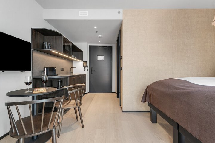 Room 4 of 48