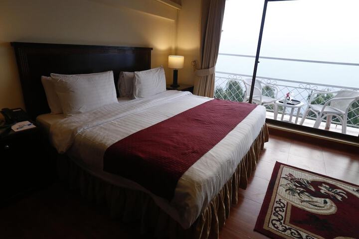 Room 15 of 48