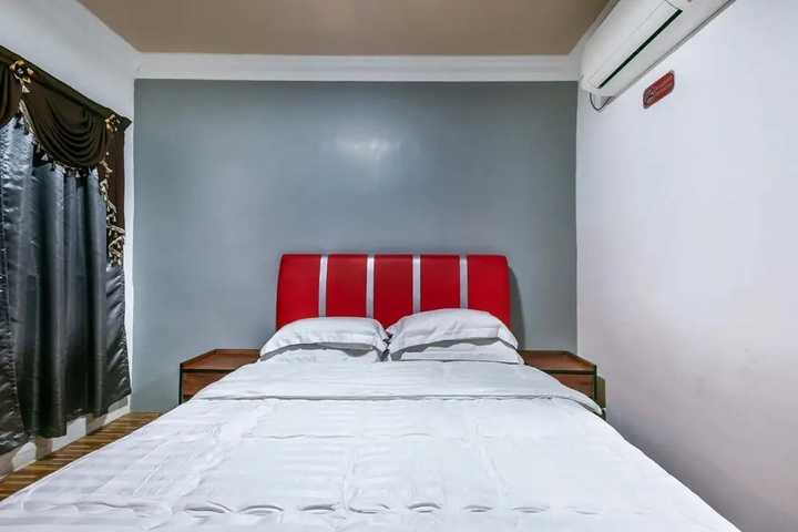Room 4 of 13