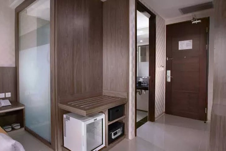 Room 13 of 19