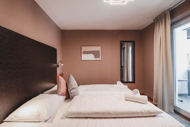 Room 12 of 119