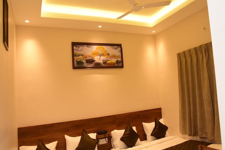 Room 5 of 17