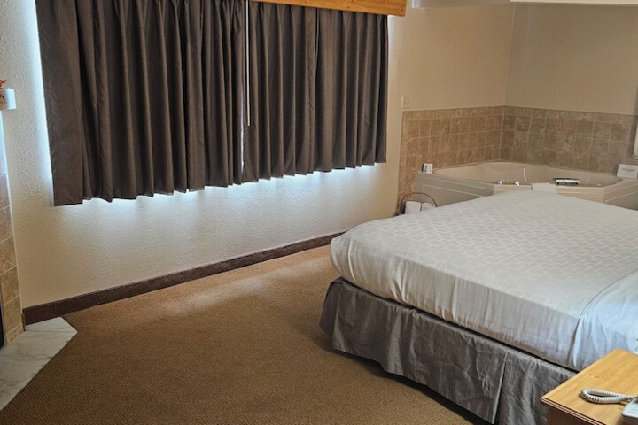 1 King Bed (15 of 17)