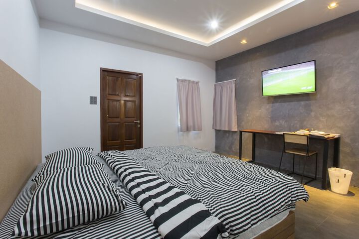 Room 6 of 49