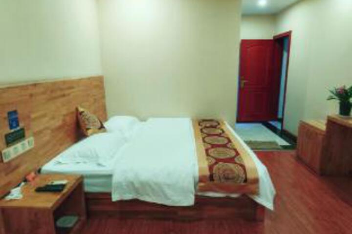 Room 7 of 9