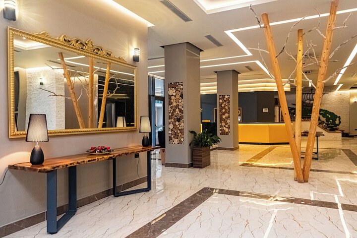 Ballroom/Hall 19 of 29