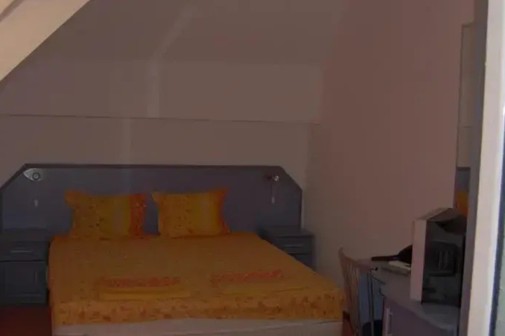 Room 2 of 13