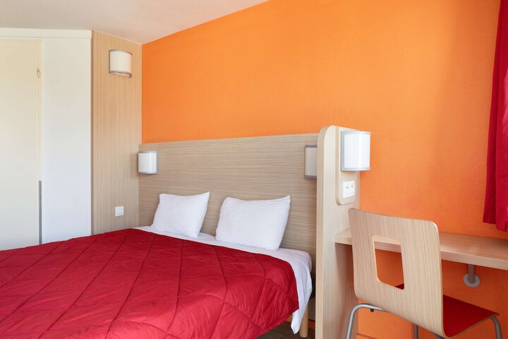 Room 11 of 25