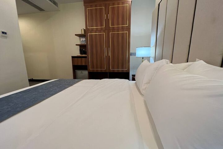 Room 6 of 48