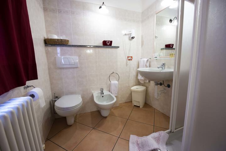 Room 15 of 34