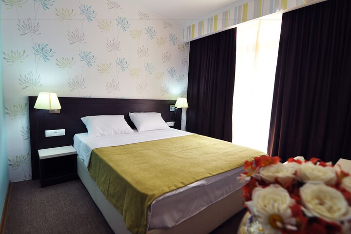 Room 8 of 25