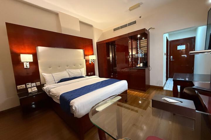 Room 25 of 62