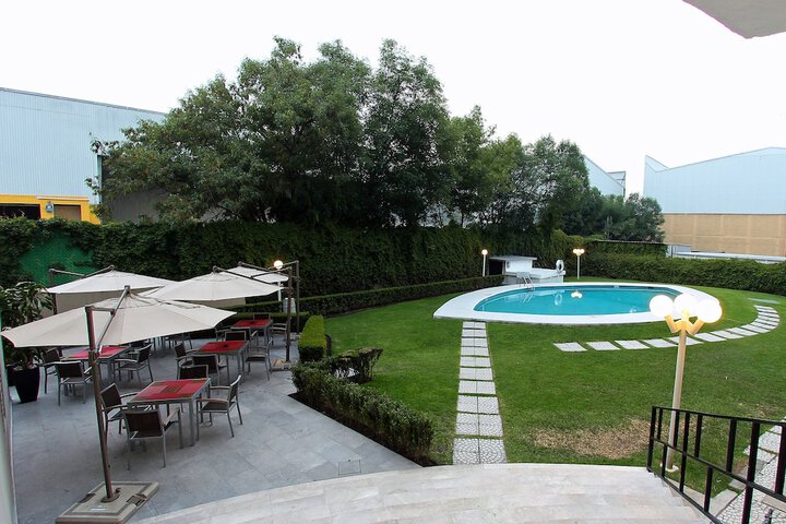 Hotel with Pool