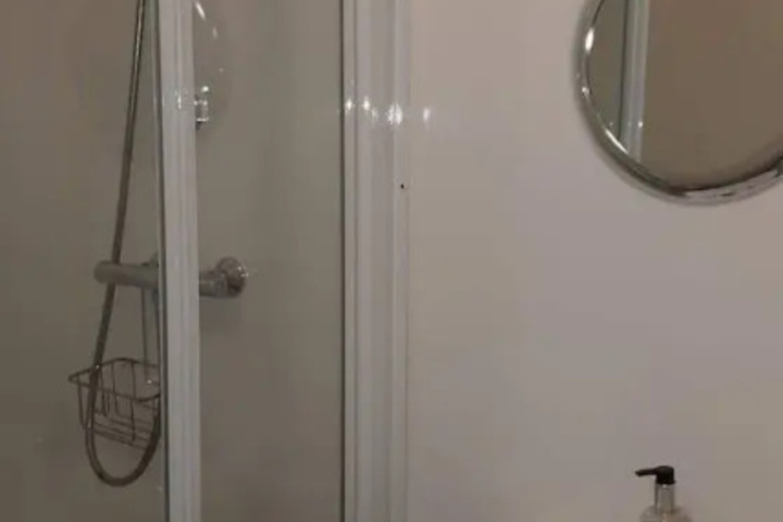 Room 9 of 14