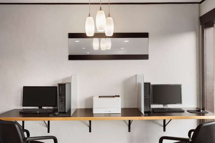 Business Center 64 of 69