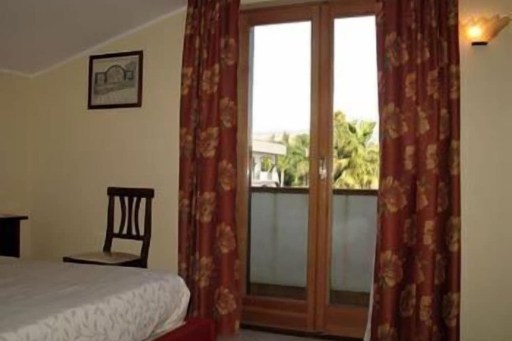 Room 15 of 34