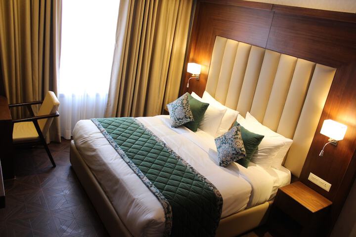 Room 7 of 33