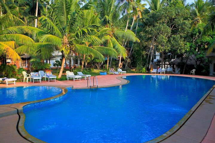 Hotel Pool
