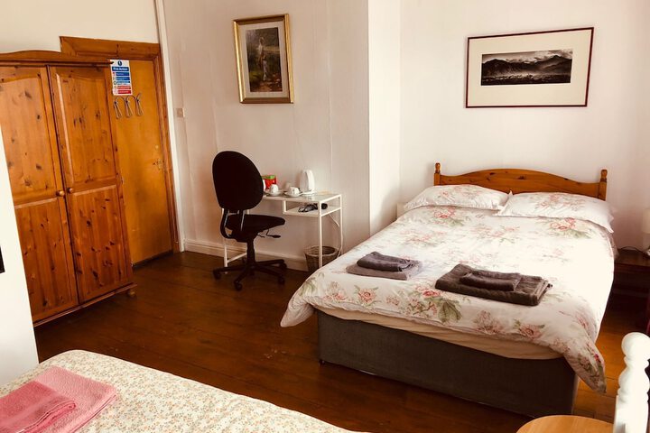 Room 2 of 9
