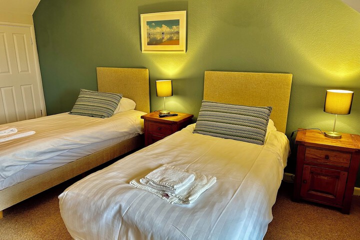 Room 11 of 40