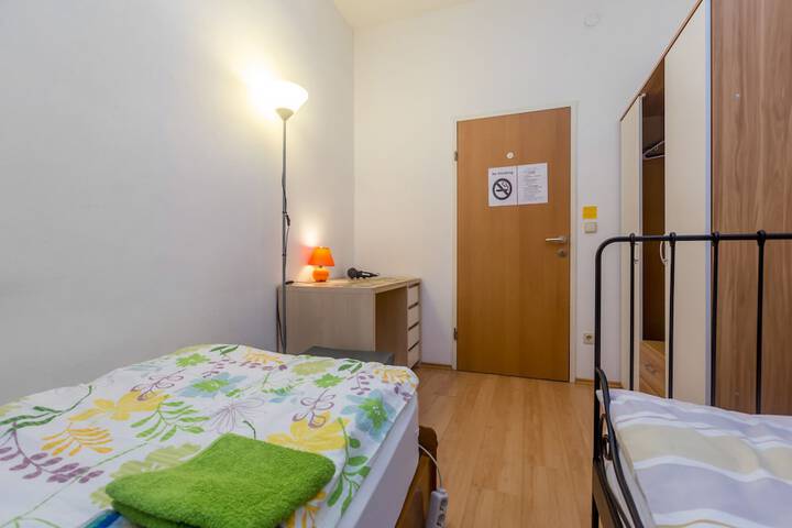 Room 17 of 29