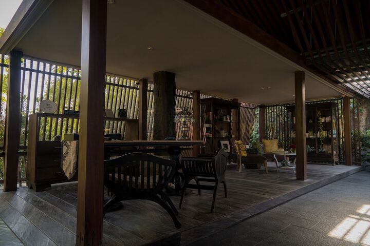 Concierge desk