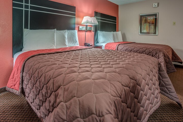 Premier Queen Bed (5 of 6)