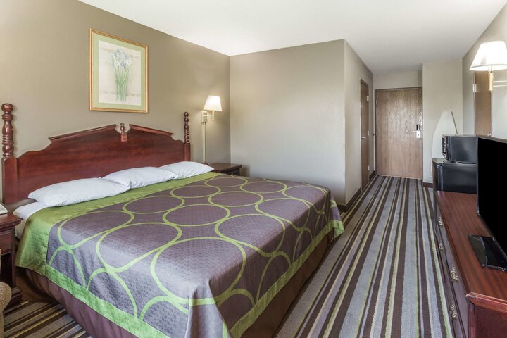 1 King Bed (9 of 9)