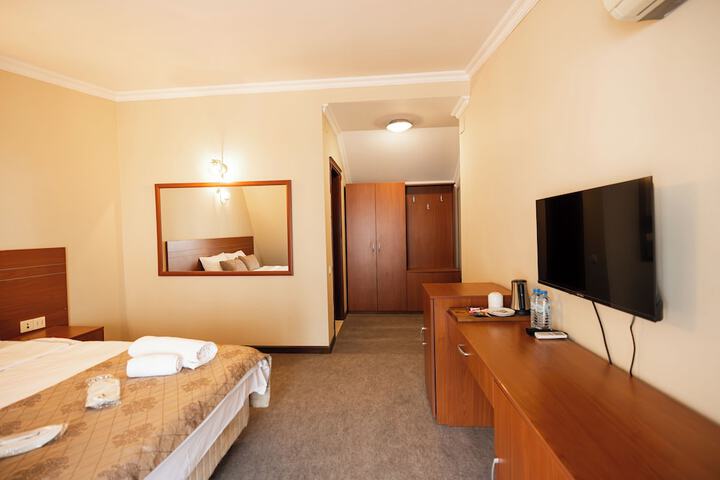 Room 28 of 47