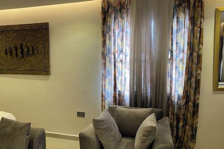 Room 10 of 37