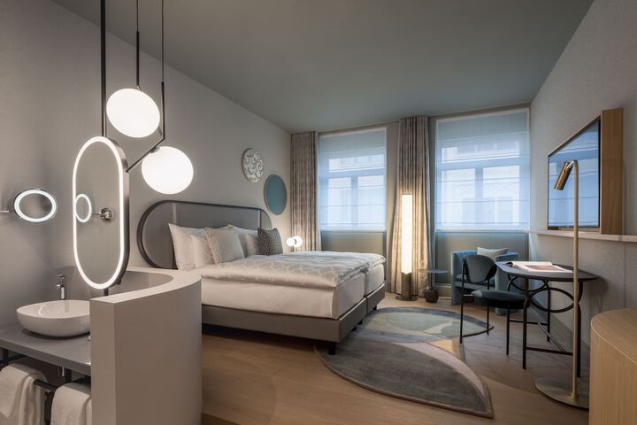 Room 25 of 61