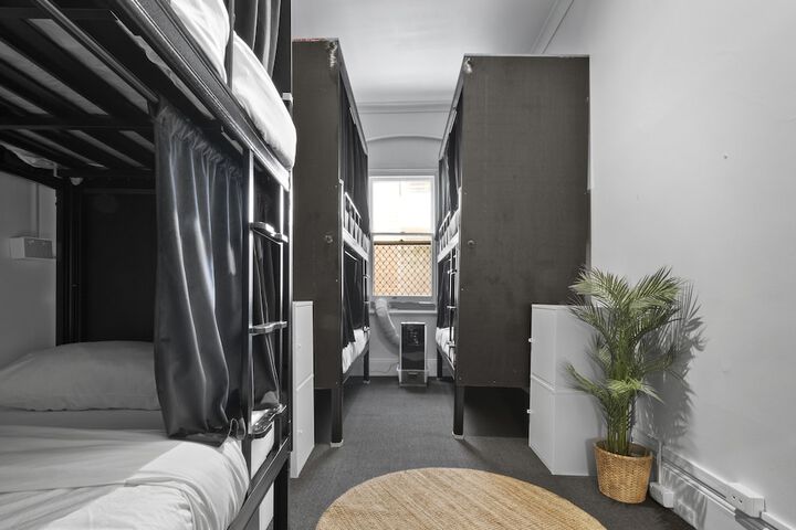 Room 2 of 40