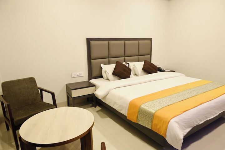 Room 6 of 15