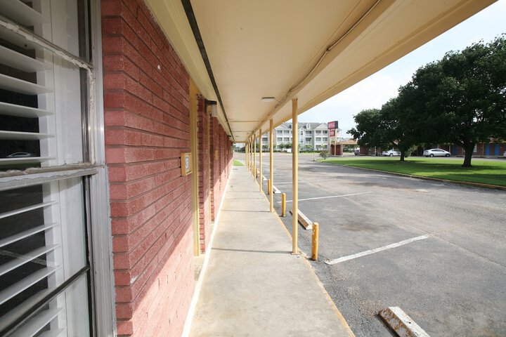 Property Grounds 27 of 31