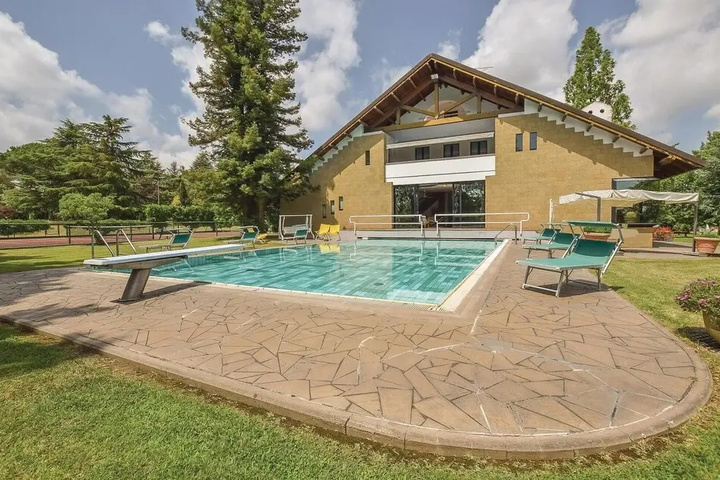 Pool 12 of 21