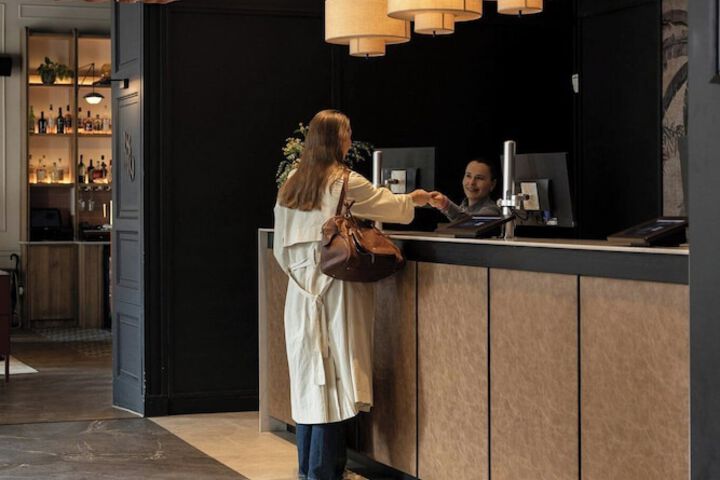 Check-in/check-out kiosk