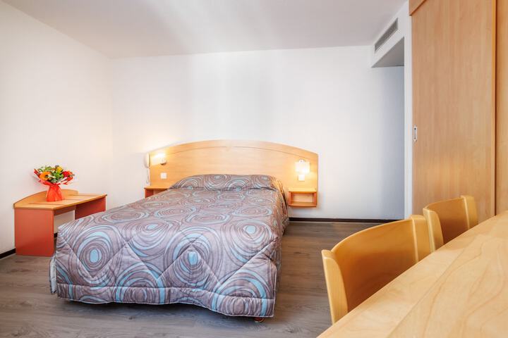 Room 2 of 18