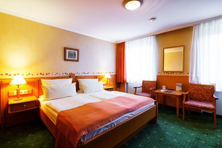 Room 6 of 24