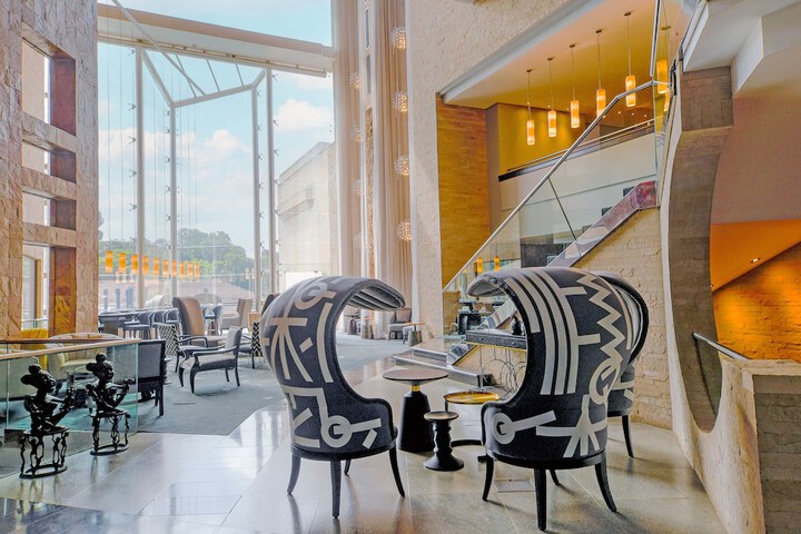Entrance & Lobby