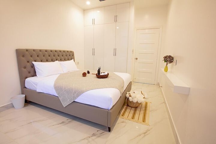 Room 3 of 16