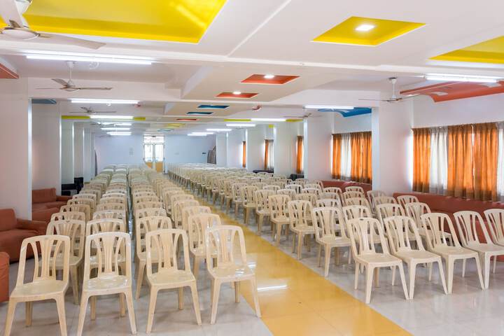 Ballroom/Hall 28 of 33
