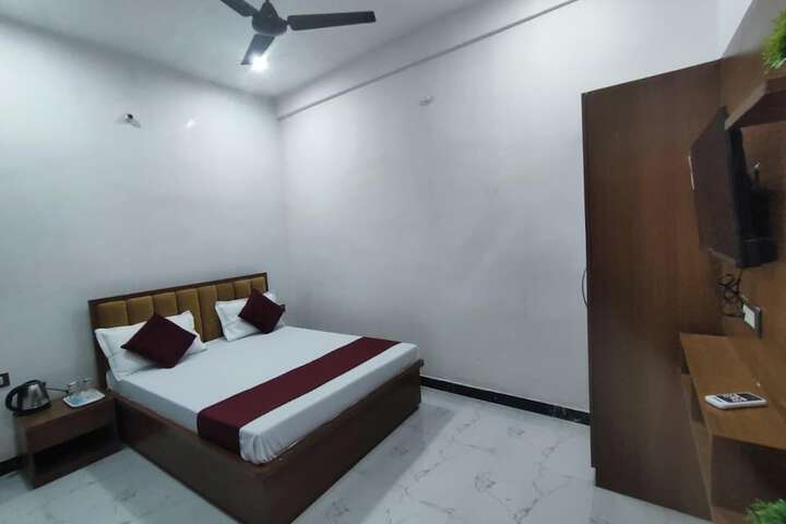 Room 10 of 17