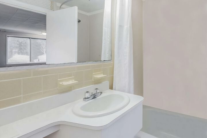Standard Double Room (3 of 6)