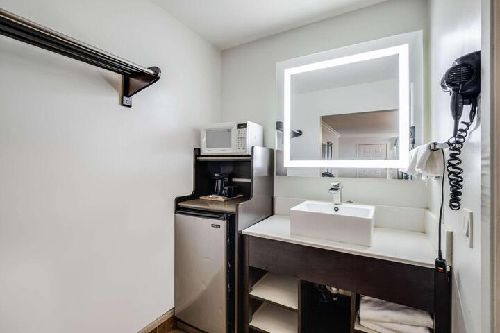 2 Double Beds (4 of 7)
