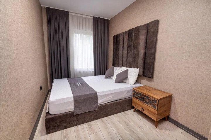 Room 9 of 50