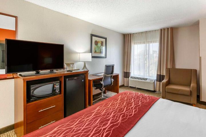 1 King Bed (2 of 12)