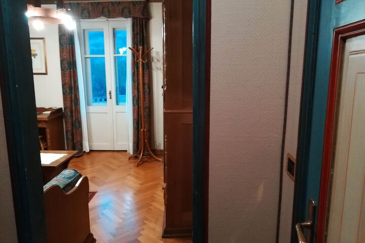 Room 27 of 161