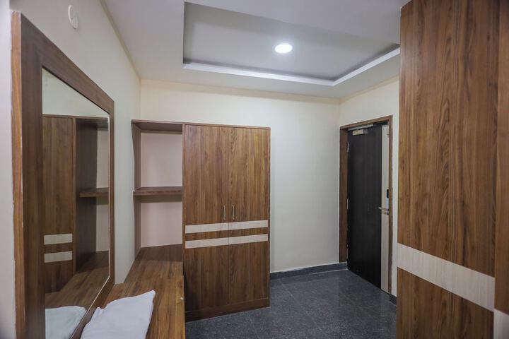 Room 9 of 25
